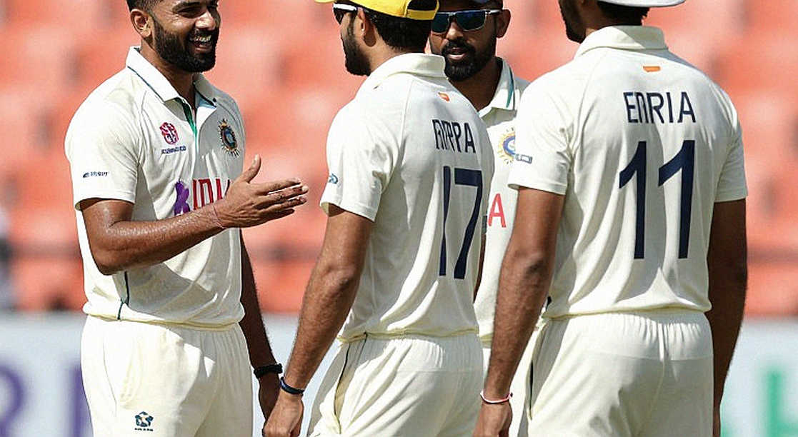 ওল্ড ট্র্যাফোর্ডের শেষ সন্ধ্যা: ল্যাঙ্কাশায়ার কেন জিমি অ্যান্ডারসনকে ছাড়ল